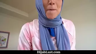 Dude Offers Hijab Youngster the Opportunity to Create an Adventure while Her Parents Aren’t Home - HijabLust