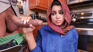 Perv Dude Helps Makes Hijab Teeny Feel at Home - Hijablust