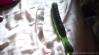 Vends-ta-culotte - Attractive home-made slut playing with her sextoys in her bedroom