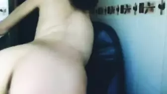 18 Years older Chick Slutty Talking and Screaming Amatuer Butt Stretching